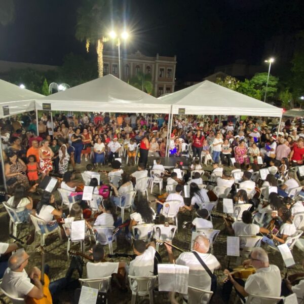 Praça Félix Martins em Leopodlina recebe abertura oficial do Natal Iluminado 2025