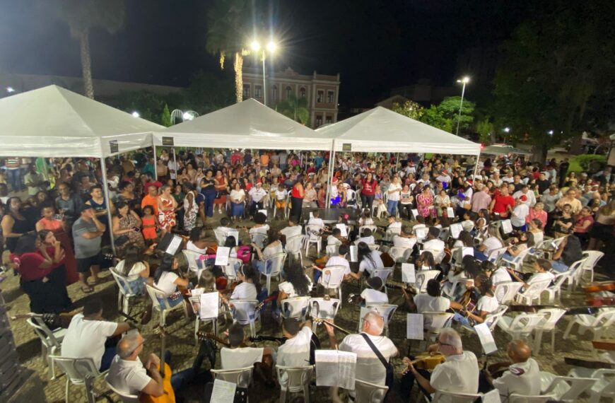 Praça Félix Martins em Leopodlina recebe abertura oficial do Natal Iluminado 2025