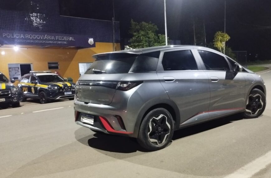 Carro elétrico roubado no Rio de Janeiro é recuperado pela PRF em Leopoldina