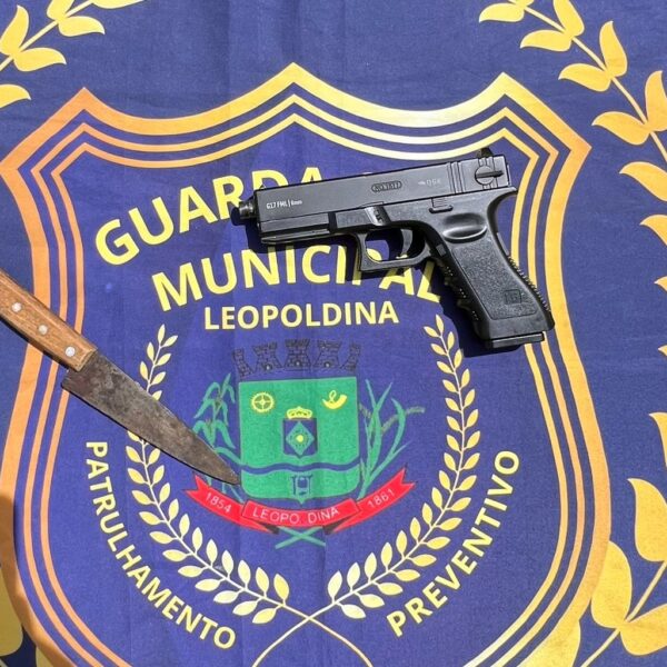 Homem é preso após ameaçar companheira e mantê-la em cárcere privado em pousada de Leopoldina