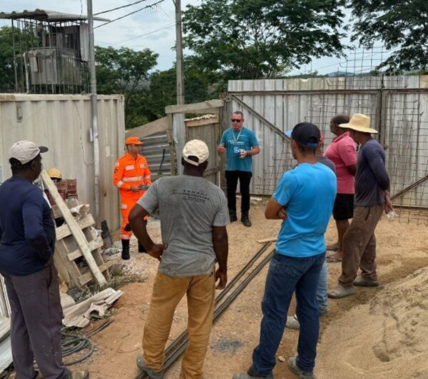 Mais de 1.300 trabalhadores da construção civil participam de ação para prevenir acidentes com eletricidade 