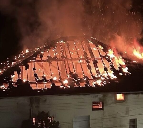 Incêndio em prédio de antiga delegacia mobiliza Corpo de Bombeiros e Defesa Civil em Cataguases