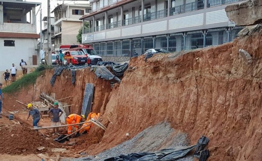 Barranco desaba durante obra e trabalhador fica soterrado em Cataguases