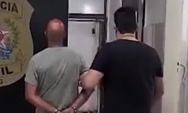 Homem que matou a facadas pai, madrasta, irmãs e sobrinho é indiciado por homicídios qualificados em JF