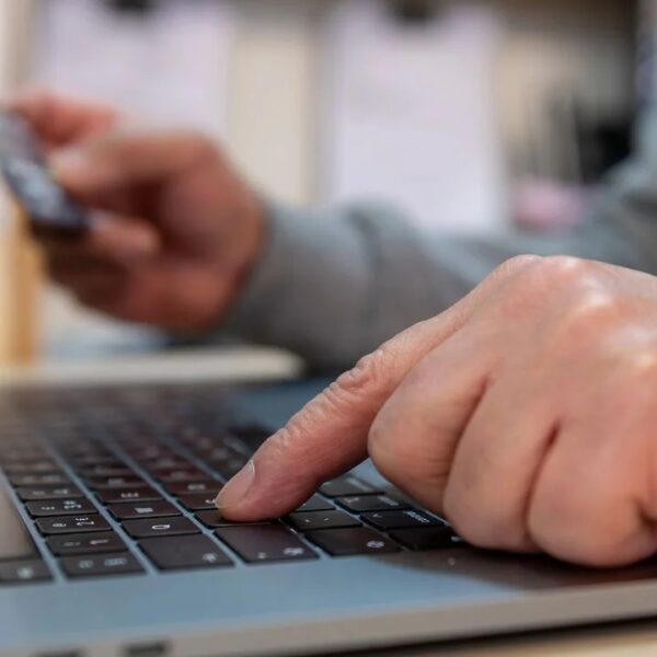 Homem perde quase R$ 30 mil ao cair em golpe de falso leilão virtual em Leopoldina