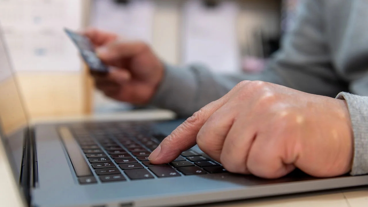 Homem perde quase R$ 30 mil ao cair em golpe de falso leilão virtual em Leopoldina