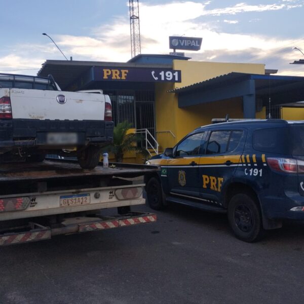 Veículo roubado no Espírito Santo é recuperado em Muriaé durante ação conjunta da PRF e PM