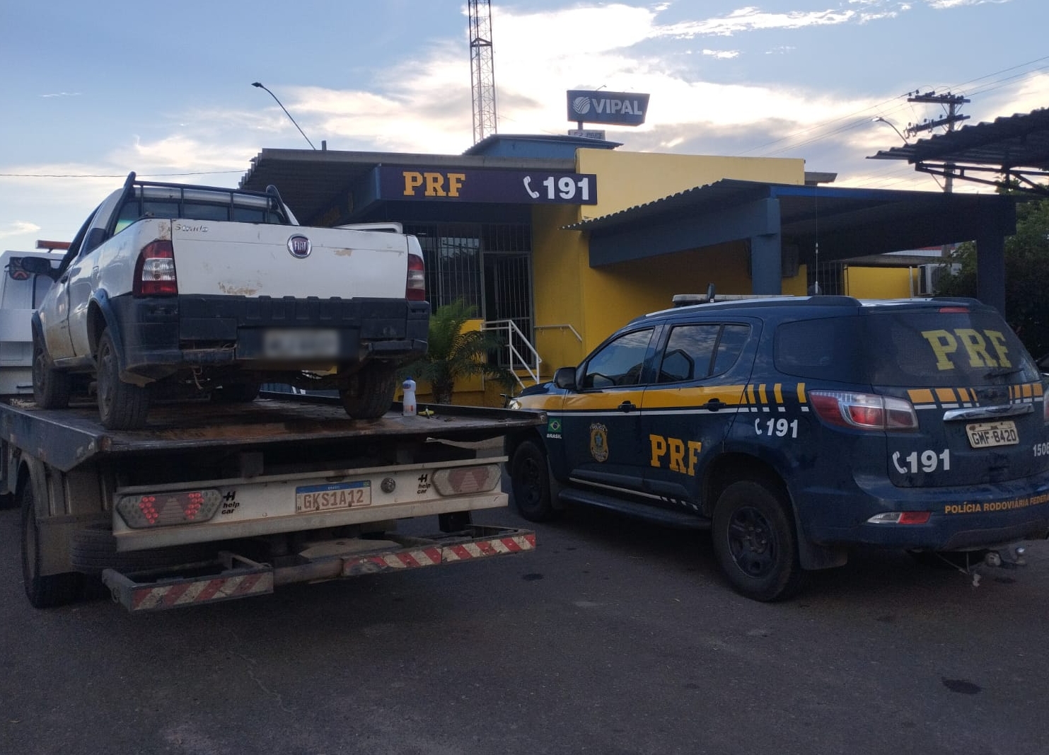 Veículo roubado no Espírito Santo é recuperado em Muriaé durante ação conjunta da PRF e PM