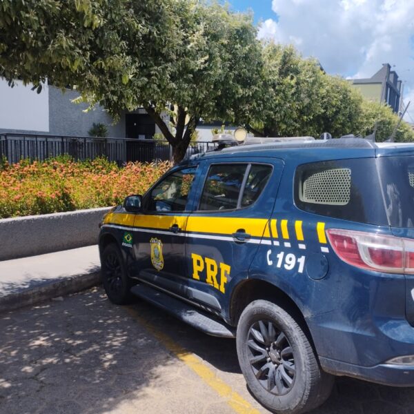 PRF prende homem com mandado de prisão por homicídio em Leopoldina