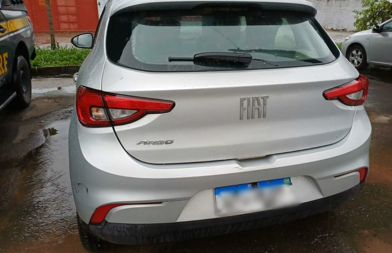 Veículo roubado é recuperado durante fiscalização da PRF na BR-116 em Muriaé