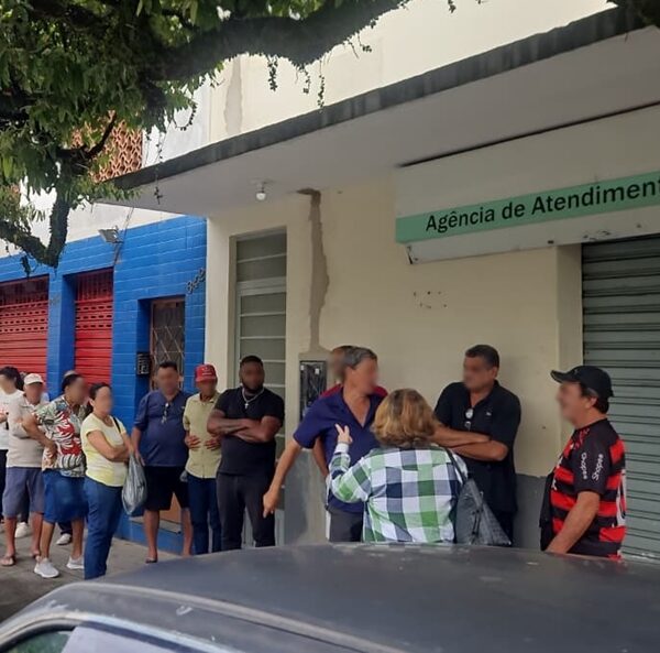 População enfrenta fila e encontra agência da Copasa fechada em Leopoldina