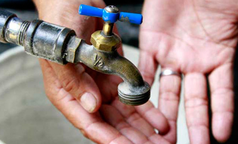 Moradores reclamam de falta de água em vários bairros de Leopoldina em meio a altas temperaturas