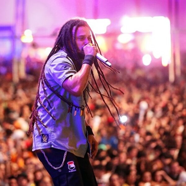 Marcelo Falcão se apresenta neste sábado na Stone House em Leopoldina