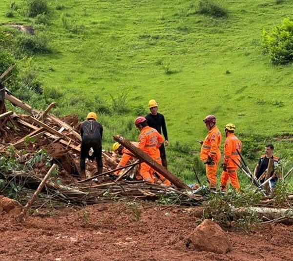 Quatro pessoas da mesma família morrem soterradas após rompimento de açude em Eugenópolis