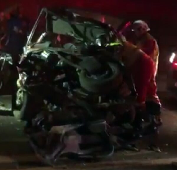 Colisão frontal entre carro e carreta deixa uma pessoa morta na BR-116 em Leopoldina