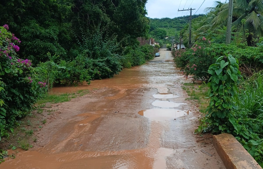 Estrada entre Abaíba e São Martinho é interditada após elevação do nível da água