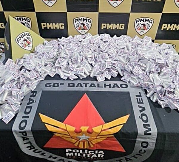 Polícia Militar prende homem com 750 pinos de cocaína em Leopoldina