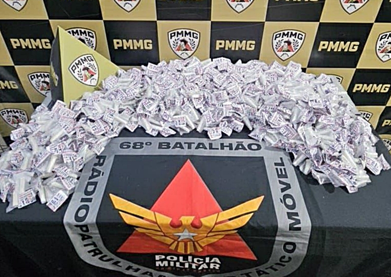 Polícia Militar prende homem com 750 pinos de cocaína em Leopoldina