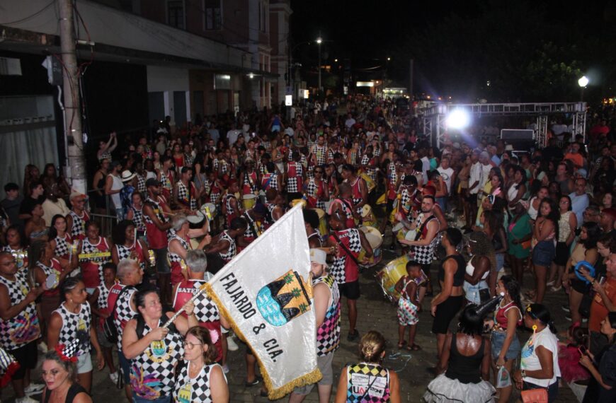 Bloco dos Descamisados, Fajardo & Cia e Bloco da Oliveirada levaram tradição e animação na segunda-feira de Carnaval em Leopoldina