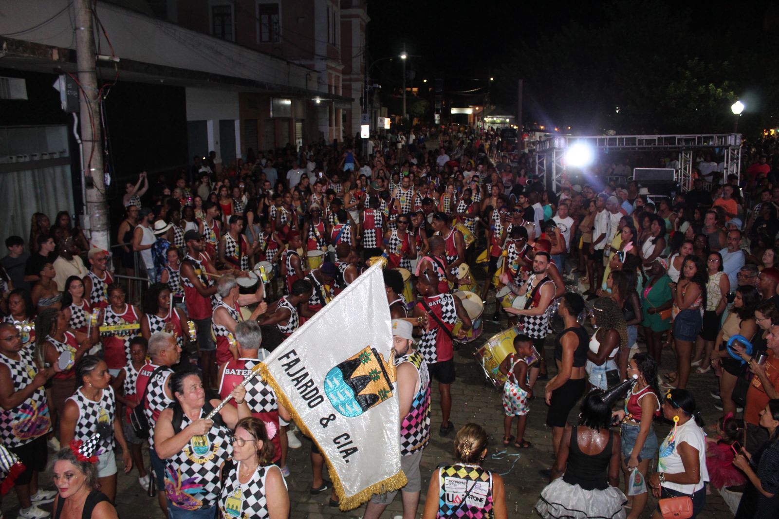 Bloco dos Descamisados, Fajardo & Cia e Bloco da Oliveirada levaram tradição e animação na segunda-feira de Carnaval em Leopoldina