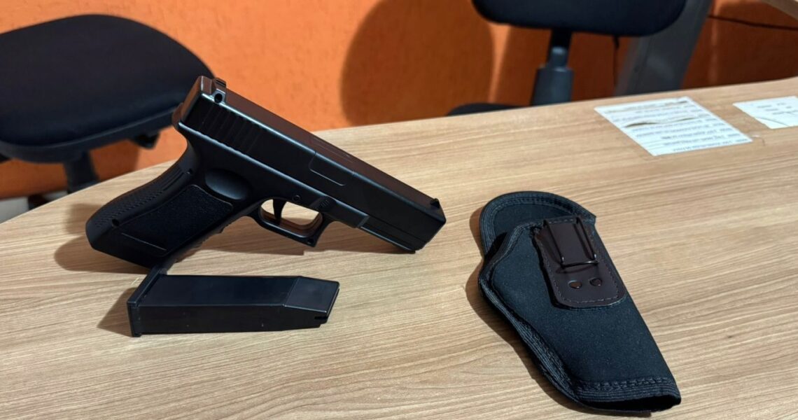 Homem é detido após ameaçar crianças com simulacro de arma em Recreio