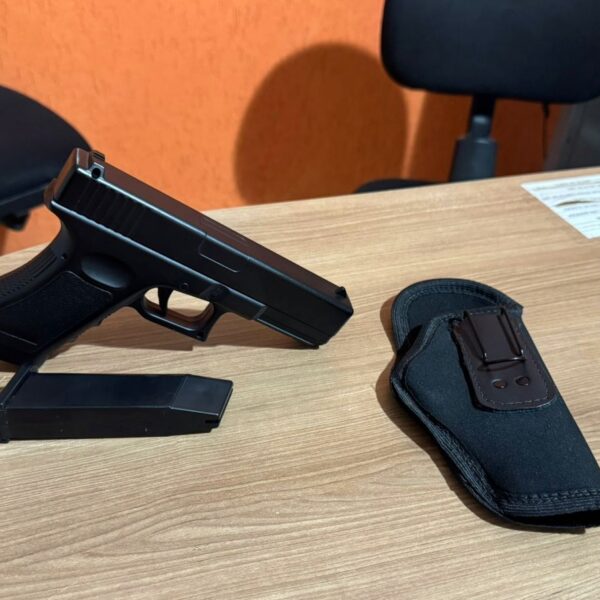 Homem é detido após ameaçar crianças com simulacro de arma em Recreio