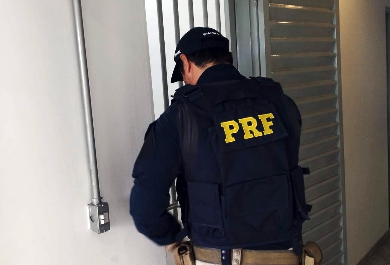 PRF prende homem por importunação sexual em ônibus na BR-116, em Leopoldina