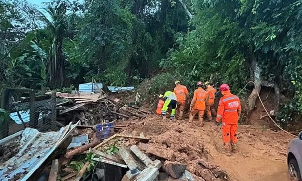 Homem morre soterrado após deslizamento atingir casa em Muriaé