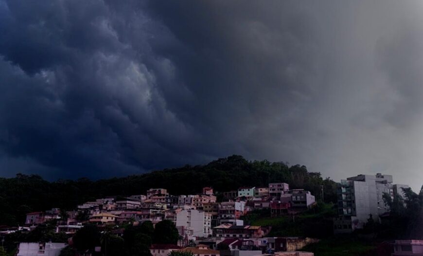 Chuvas continuam: Inmet emite novo alerta de tempestade para região nesta segunda