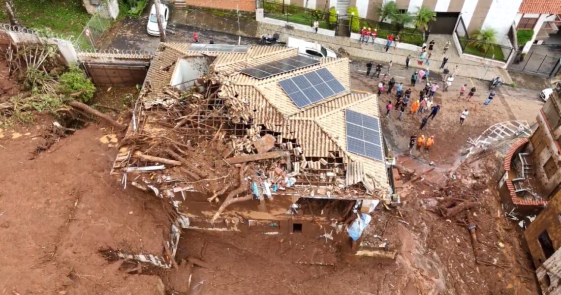 Sobe para 30 o número de mortos após chuvas em Juiz de Fora e Ubá