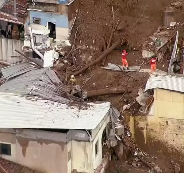 Segundo dia de buscas após temporais que devastaram Juiz de Fora e Ubá