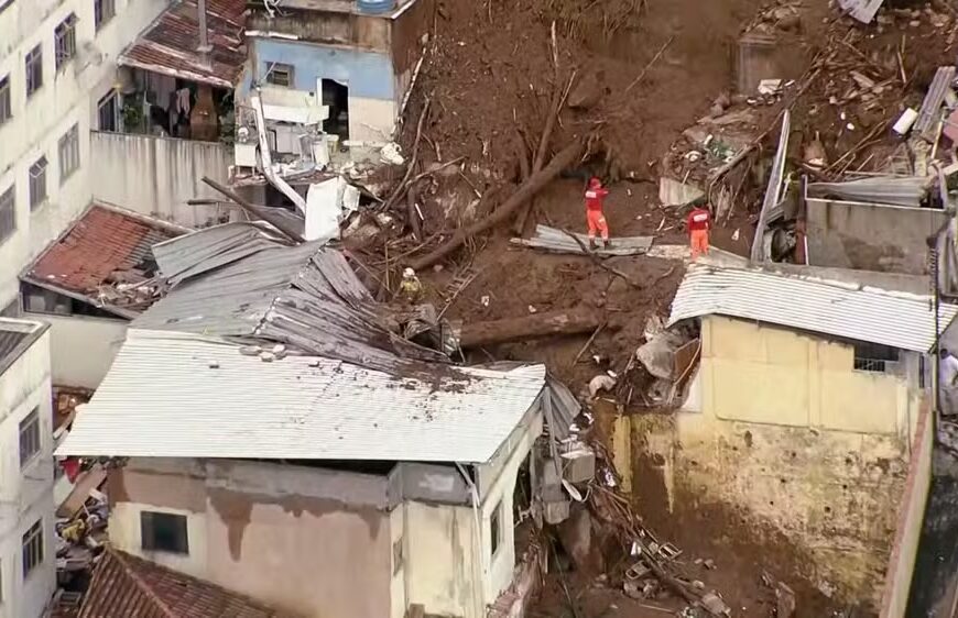 Segundo dia de buscas após temporais que devastaram Juiz de Fora e Ubá