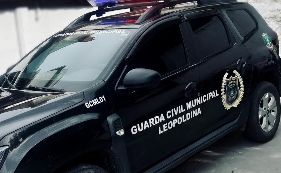 Homem em situação de rua é preso após exigir dinheiro e ameaçar comerciante em Leopoldina