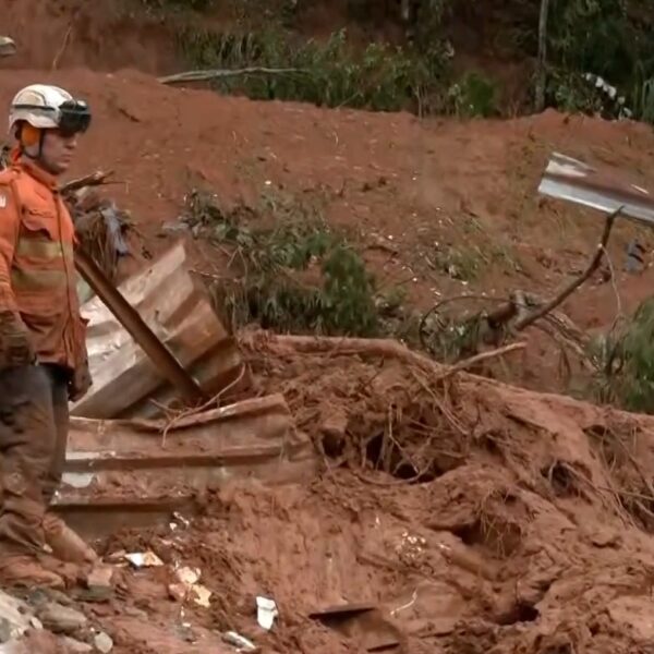 Prefeitura de Leopoldina inicia campanha de arrecadação de água para vítimas das chuvas na região