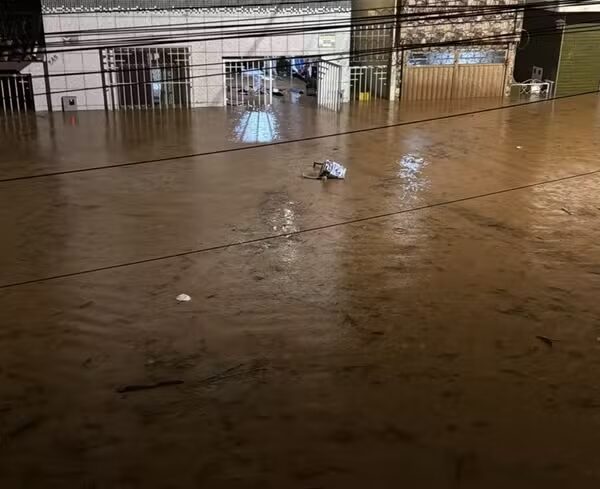 Forte temporal ilhou moradores e deixou rastro de destruição em Juiz de Fora