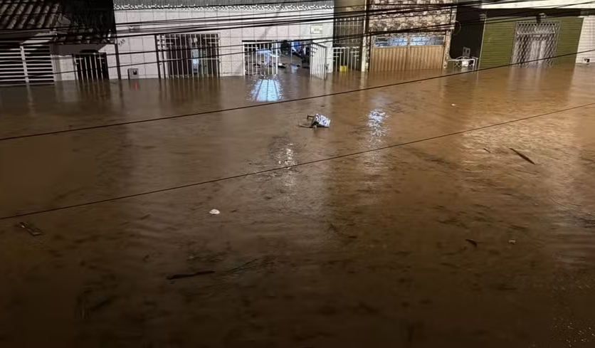 Forte temporal ilhou moradores e deixou rastro de destruição em Juiz de Fora