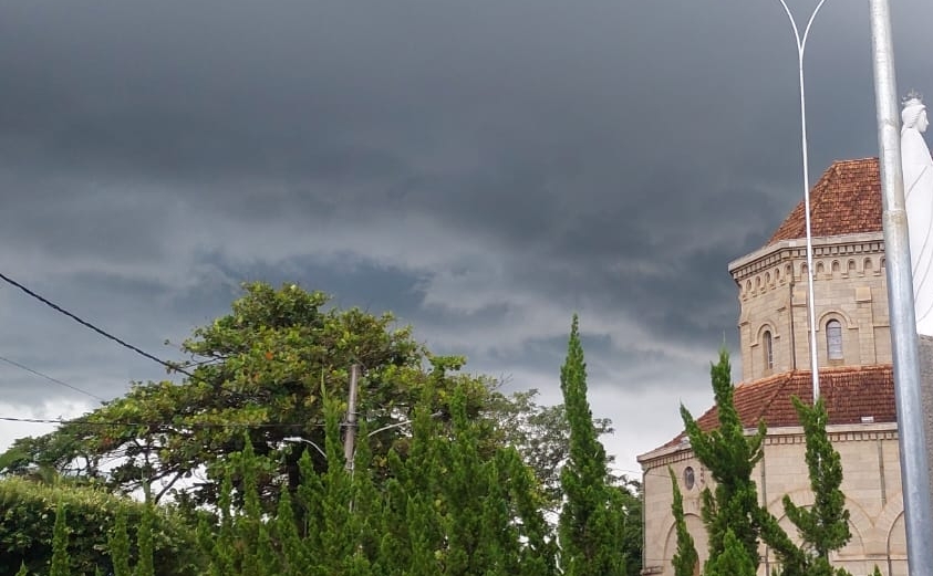 Zona de Convergência do Atlântico Sul provoca alerta de chuva forte na região
