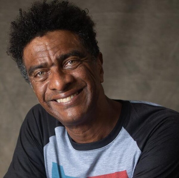 Hélio de la Peña chega a Cataguases com o espetáculo ‘Preto de Neve’