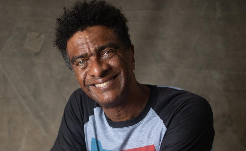 Hélio de la Peña chega a Cataguases com o espetáculo ‘Preto de Neve’