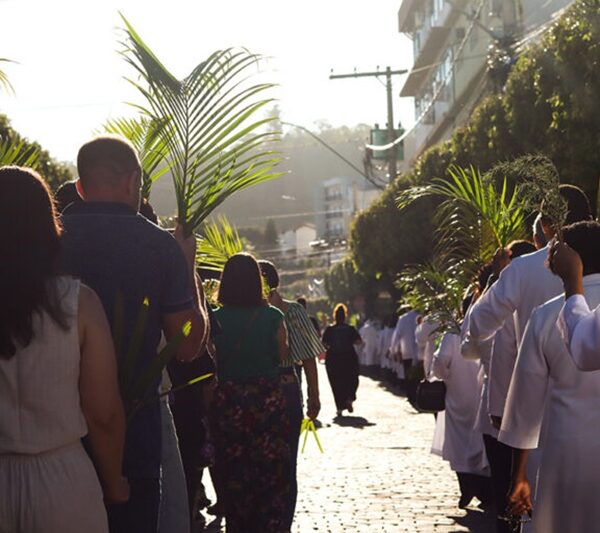 Abertura da Semana Santa reúne multidão de fiéis em Leopoldina