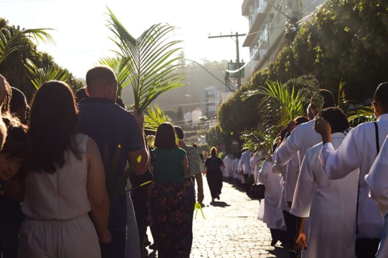 Abertura da Semana Santa reúne multidão de fiéis em Leopoldina