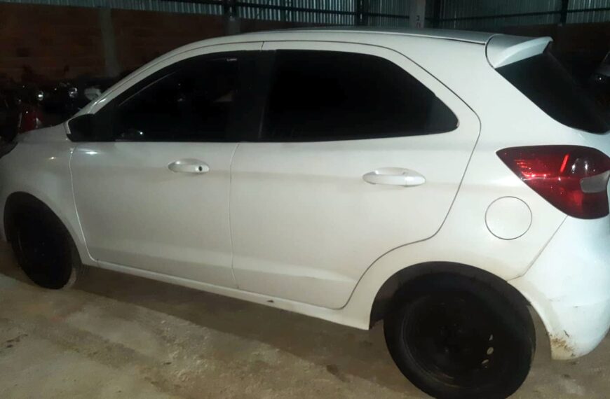 Motorista é detido por receptação após ser flagrado em Volta Grande com carro roubado no RJ
