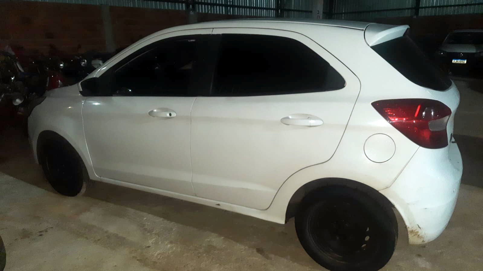 Motorista é detido por receptação após ser flagrado em Volta Grande com carro roubado no RJ