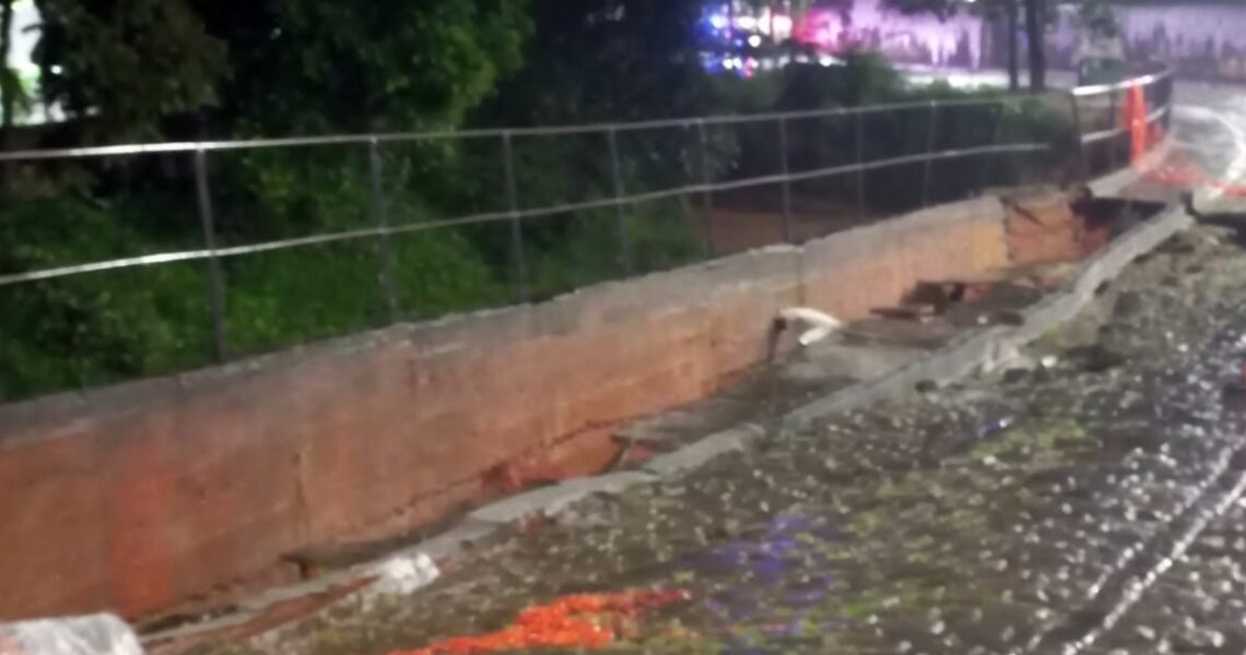 Rua na região do Ginásio em Leopoldina é interditada após parte da via ceder