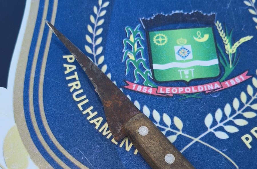 Mulher é presa após ameaçar outra com faca no bairro Bela Vista, em Leopoldina