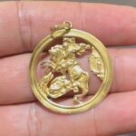 Idoso é agredido durante roubo de cordão de ouro em Recreio e bandido é preso após perseguição