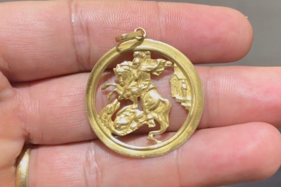 Idoso é agredido durante roubo de cordão de ouro em Recreio e bandido é preso após perseguição