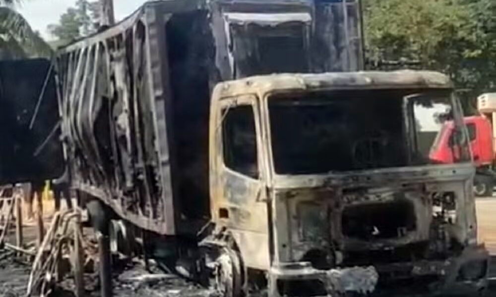 Incêndio destrói nove motos e dois caminhões em Visconde do Rio Branco