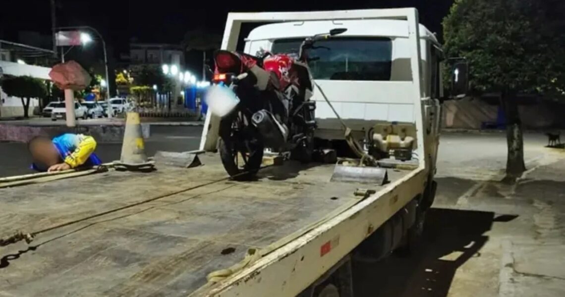 Motociclista sem CNH tenta fugir da PM e sofre acidente na BR-267 em Maripá de Minas