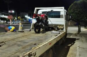 Motociclista sem CNH tenta fugir da PM e sofre acidente na BR-267 em Maripá de Minas